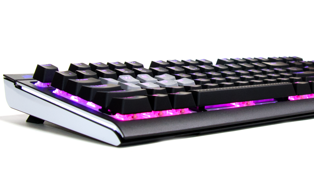 Детальный обзор игровой клавиатуры Corsair STRAFE RGB Cherry MX Silent боковая панель